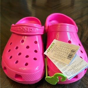 New Crocs Classic Neon Highlighter/ Barbie Pink Crush size 6
